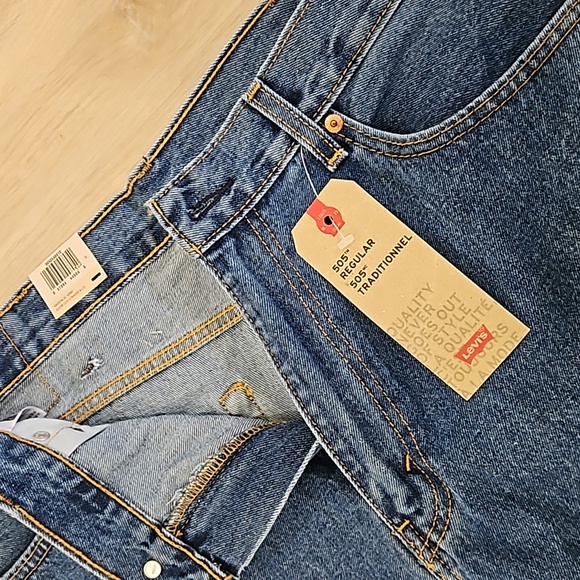 NWT! Men Levi's 505 Regular Cut Jeans - Picture 2 of 3